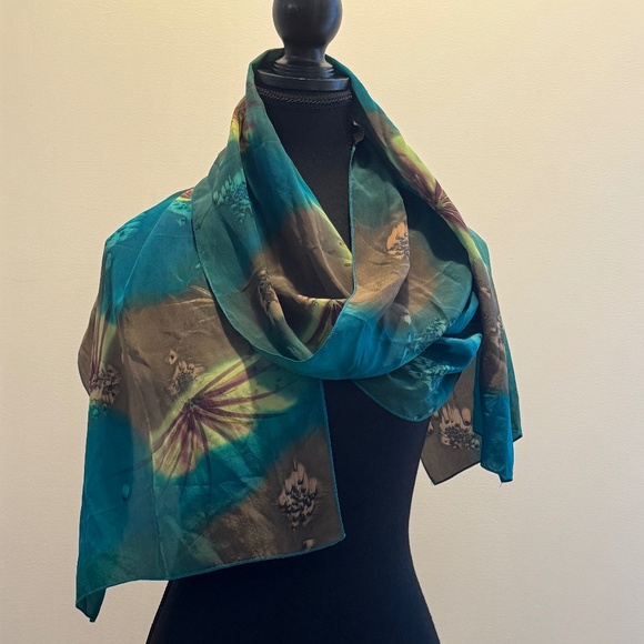 Vintage 100 % silk scarf/ hand made - Picture 1 of 6